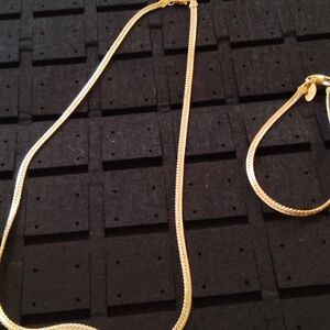 Gold choker necklace with bracelet